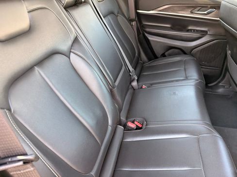 Used 2023 Jeep Grand Cherokee Limited AWD/4WD image 14
