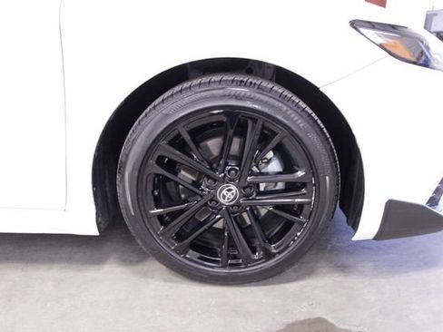 Used 2025 Toyota Camry SE image 11