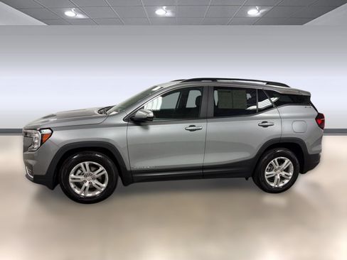 Used 2023 GMC Terrain SLE w/ Driver Convenience Package FWD image 2