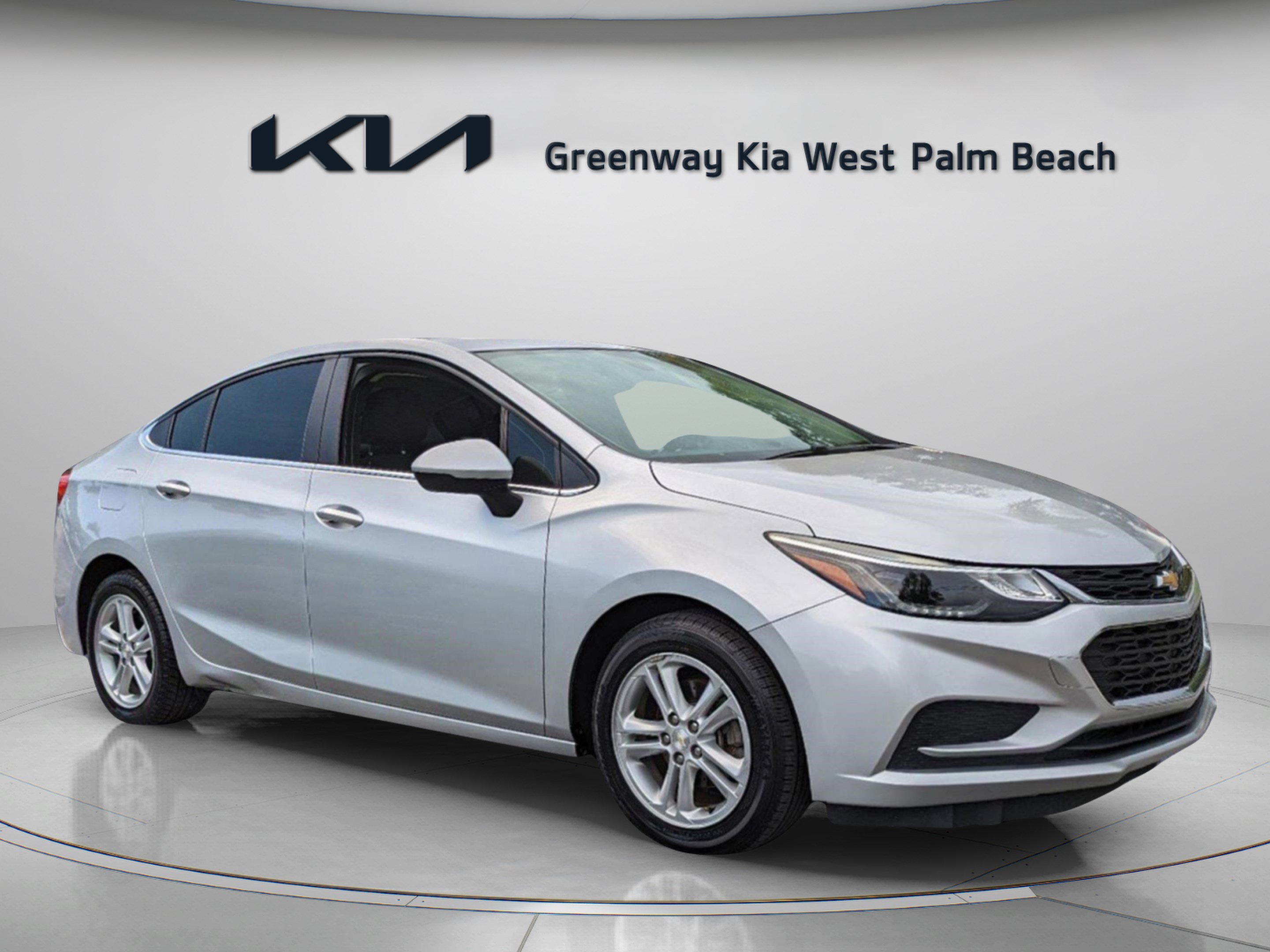 Used 2017 Chevrolet Cruze LT w/ Convenience Package FWD image 3