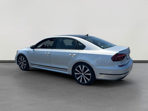 Used 2018 Volkswagen Passat GT FWD image 3