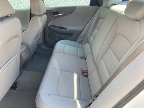 Used 2021 Chevrolet Malibu LS FWD image 4
