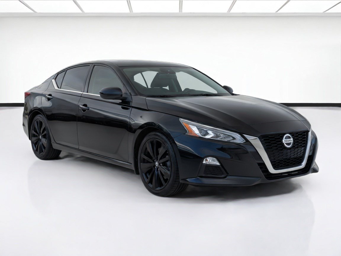 Used 2020 Nissan Altima 2.5 SR w/ Premium Package FWD image 3
