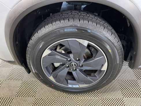 Used 2024 Nissan Rogue SV FWD image 5