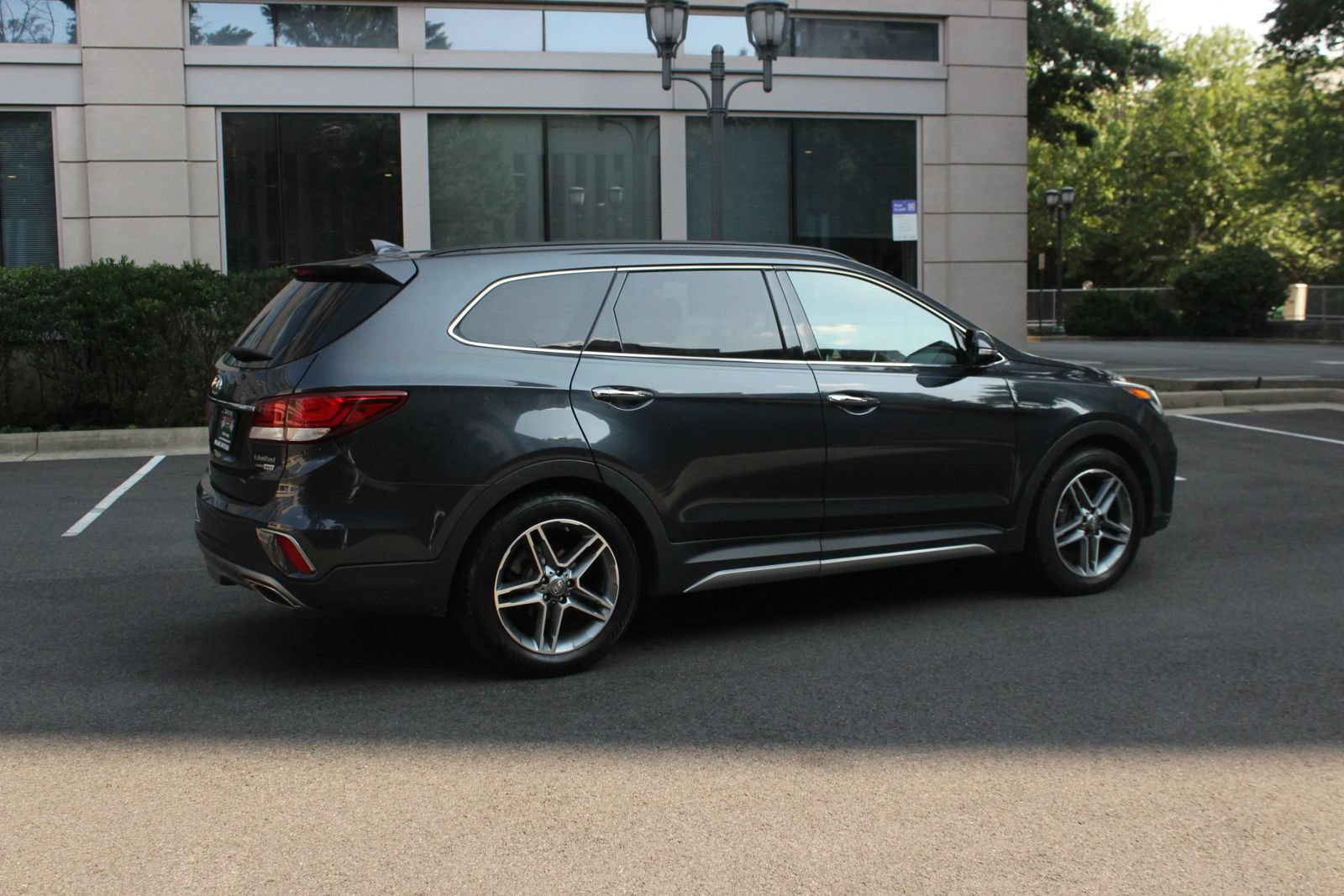 Used 2017 Hyundai Santa Fe Limited AWD/4WD image 7