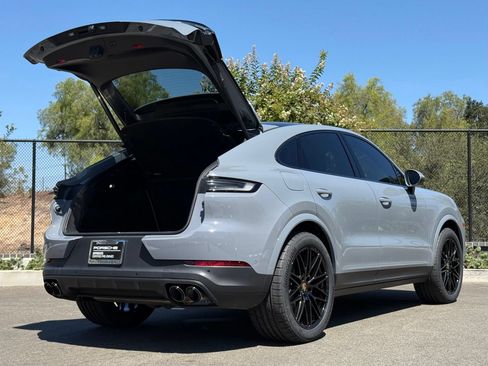 Certified 2024 Porsche Cayenne Coupe AWD/4WD image 33