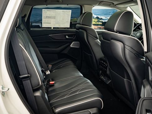 Certified 2025 Acura MDX SH-AWD w/ Advance Package image 35