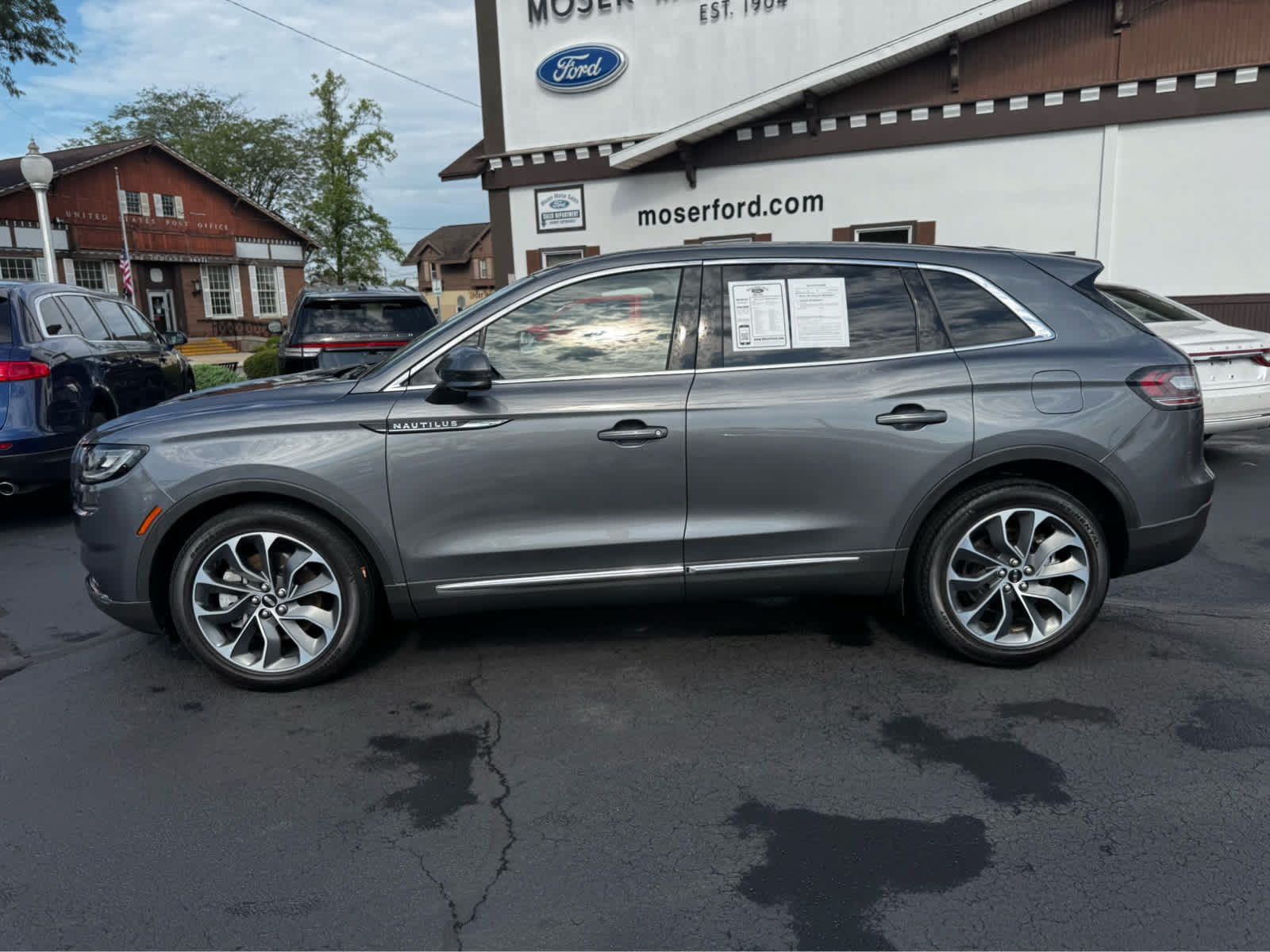 Used 2023 Lincoln Nautilus Reserve AWD/4WD image 8