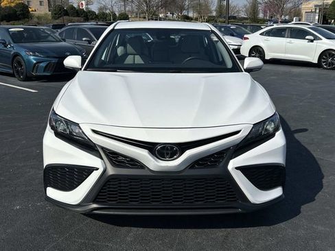 Used 2024 Toyota Camry SE image 9