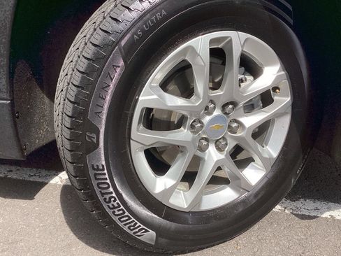 Used 2023 Chevrolet Traverse LS FWD image 5