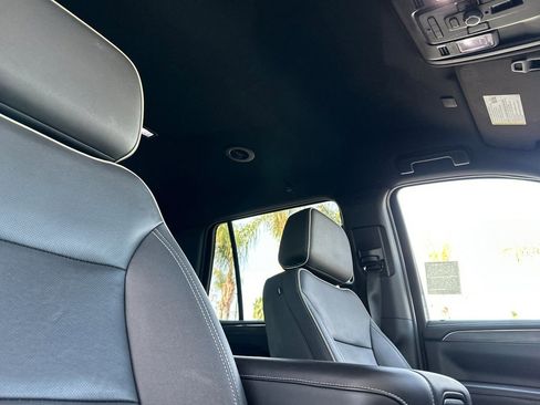 Used 2023 GMC Yukon SLT w/ SLT Luxury Package image 20