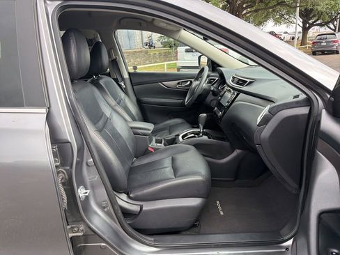 Used 2015 Nissan Rogue SV w/ SV Premium Package image 28