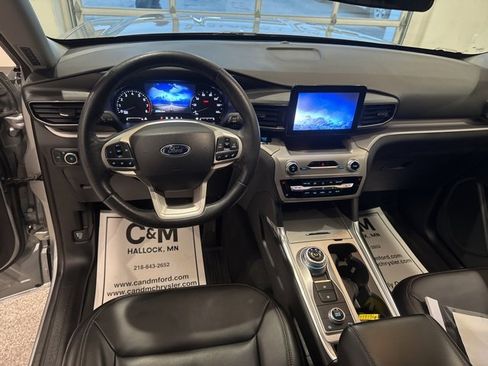 Used 2023 Ford Explorer XLT w/ Equipment Group 202A image 6