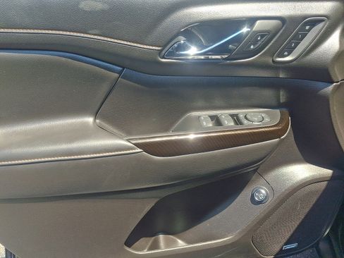Used 2023 GMC Acadia AT4 AWD/4WD image 12