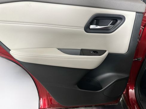 Used 2023 Nissan Rogue SL AWD/4WD image 26