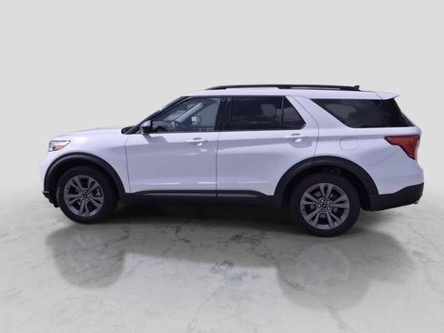 Used 2021 Ford Explorer XLT w/ Equipment Group 202A AWD/4WD image 5