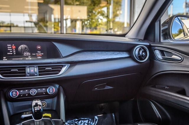 Used 2019 Alfa Romeo Stelvio AWD w/ Nero Edizione image 32