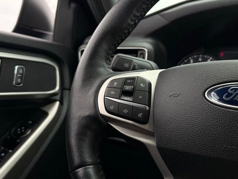 Used 2022 Ford Explorer XLT w/ Equipment Group 202A image 10