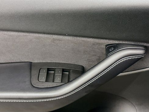 Used 2022 Tesla Model Y Long Range AWD/4WD image 15