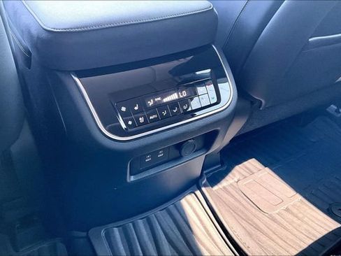 Used 2025 INFINITI QX80 Sensory AWD/4WD image 32