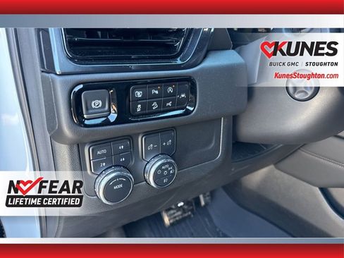 Used 2025 GMC Yukon AT4 w/ AT4 Premium Package image 16