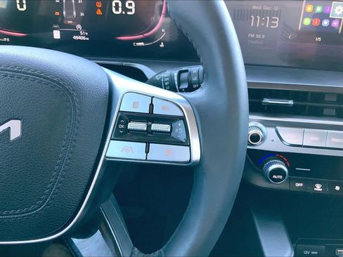 Used 2023 Kia Telluride LX image 48