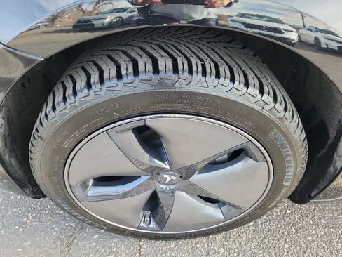 Used 2018 Tesla Model 3 Long Range image 16