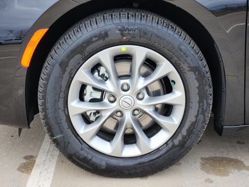 New 2026 Chrysler Pacifica Limited image 9