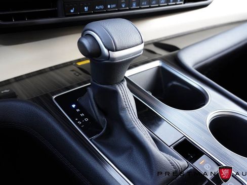 Used 2024 Toyota Sienna Platinum image 44