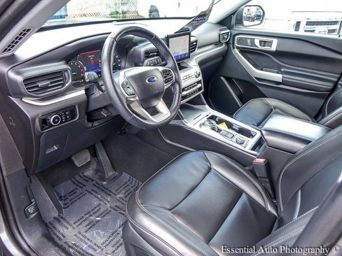 Used 2024 Ford Explorer XLT w/ Equipment Group 202A AWD/4WD image 10