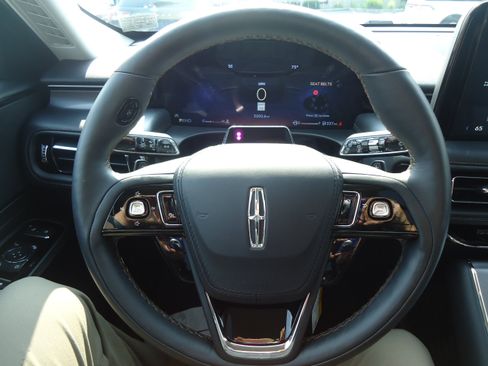 Used 2026 Lincoln Aviator AWD w/ Jet Appearance Package image 22