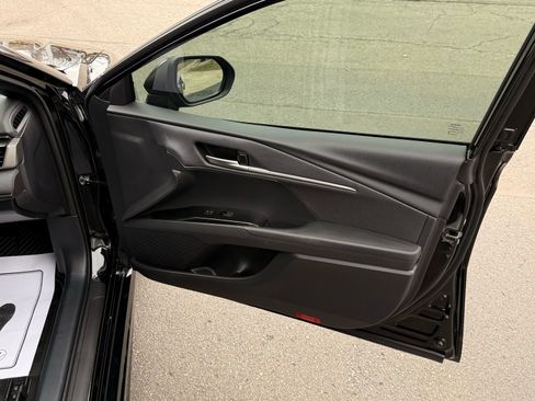 Used 2025 Toyota Camry SE image 16