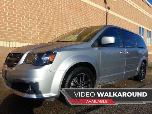Used 2016 Dodge Grand Caravan SXT image 1
