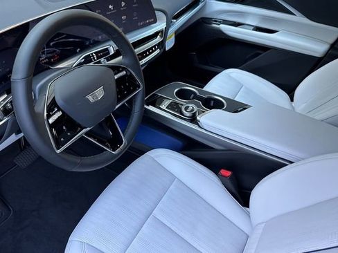 New 2025 Cadillac Lyriq Sport image 10