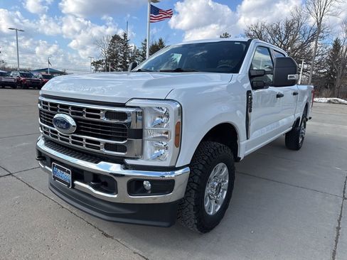 Used 2024 Ford F250 XLT image 2