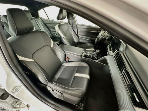 Used 2025 Toyota Camry SE FWD image 31
