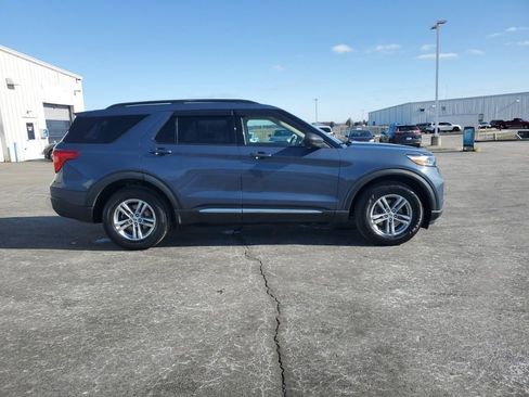 Used 2021 Ford Explorer XLT w/ Equipment Group 202A image 8