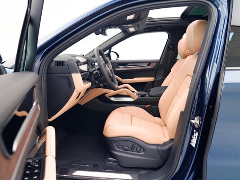 New 2026 Porsche Cayenne image 17