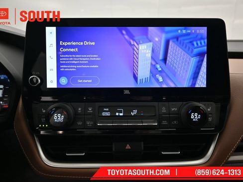 Used 2025 Toyota Grand Highlander AWD image 13