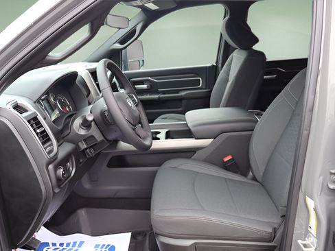 New 2026 RAM 3500 Big Horn AWD/4WD image 13