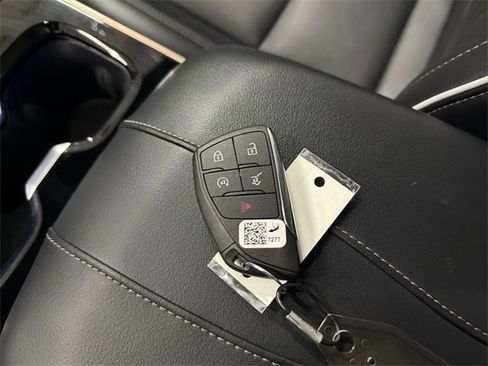 Certified 2025 Buick Enclave Avenir image 39