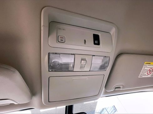 Used 2016 Nissan Titan SL image 9