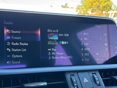 Used 2020 Lexus ES 300h w/ Premium Package image 21