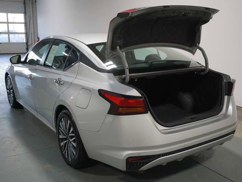 Used 2023 Nissan Altima 2.5 SV image 4