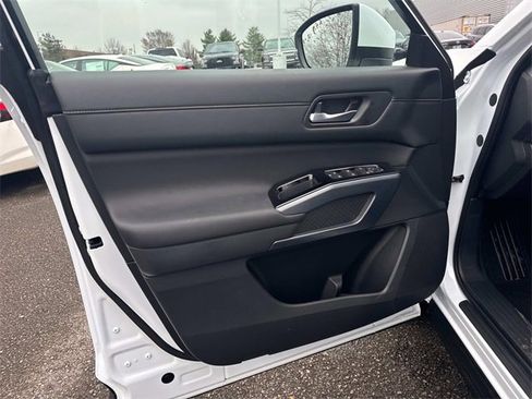 New 2025 Nissan Pathfinder SL image 22