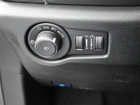 New 2026 Chrysler Pacifica Select image 27