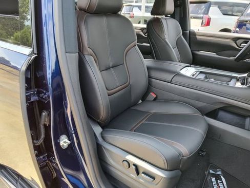 New 2025 Nissan Armada SL w/ Captain's Chari Seat Package image 14