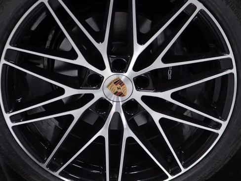Certified 2026 Porsche Macan Electric RWD image 11