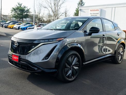 Used 2024 Nissan Ariya AWD image 3