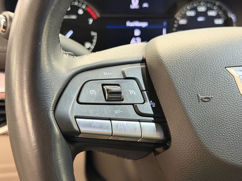 Certified 2022 Cadillac XT4 Luxury w/ Driver Awareness Package FWD image 15
